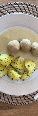 Königsberger Klopse mit Petersilienkartoffeln