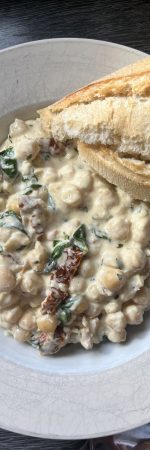 Marry-Me-Chickpeas: Kichererbsen mit Spinat und getrockneten Tomaten