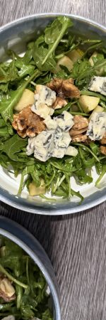 Salat mit Rucola, Birne und Walnuss