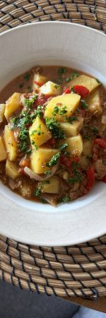 Bauerntopf mit Hack, Kartoffeln und Paprika